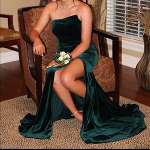 Slanted Neckline Stretch Velvet Sheath Gown